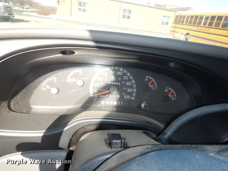 image for item DK7675 2000 Ford E150 XL  van