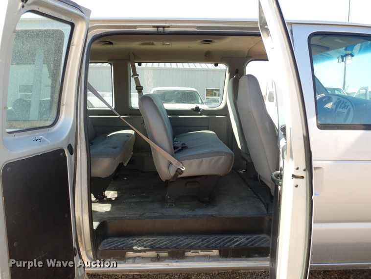 image for item DK7675 2000 Ford E150 XL  van