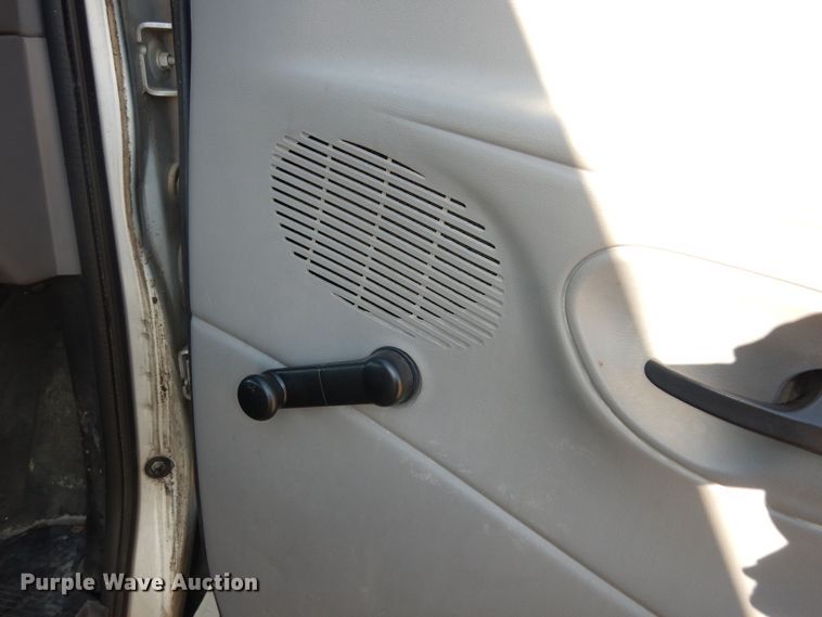 image for item DK7675 2000 Ford E150 XL  van