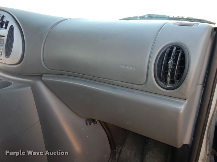 image for item DK7675 2000 Ford E150 XL  van