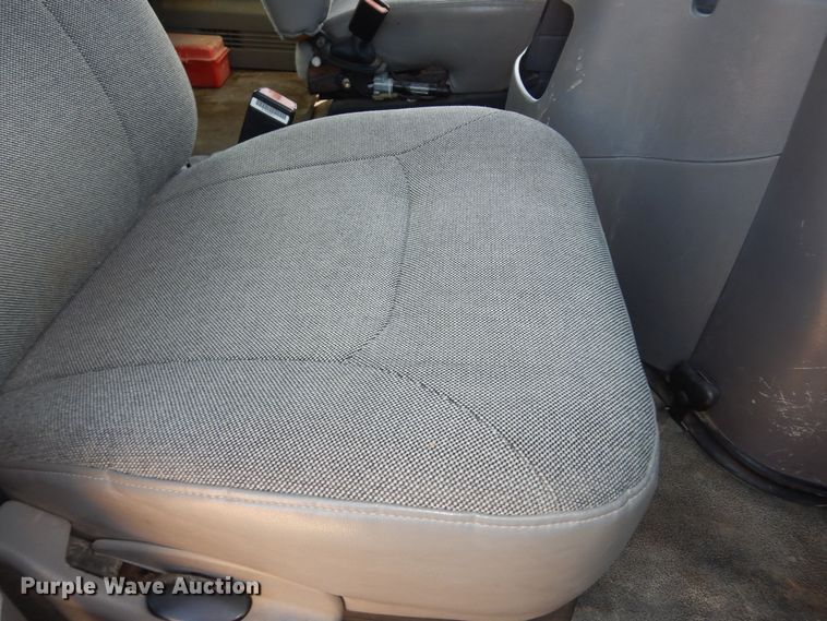 image for item DK7675 2000 Ford E150 XL  van