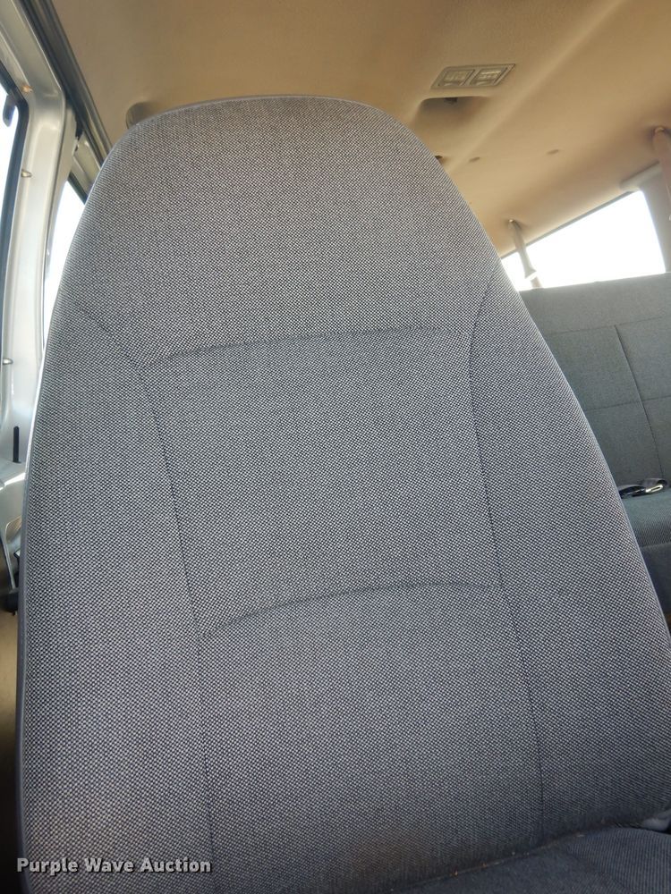 image for item DK7675 2000 Ford E150 XL  van