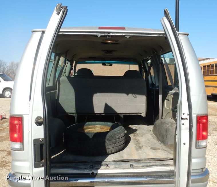 image for item DK7675 2000 Ford E150 XL  van