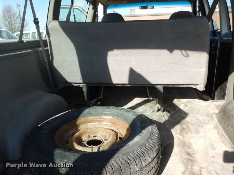 image for item DK7675 2000 Ford E150 XL  van