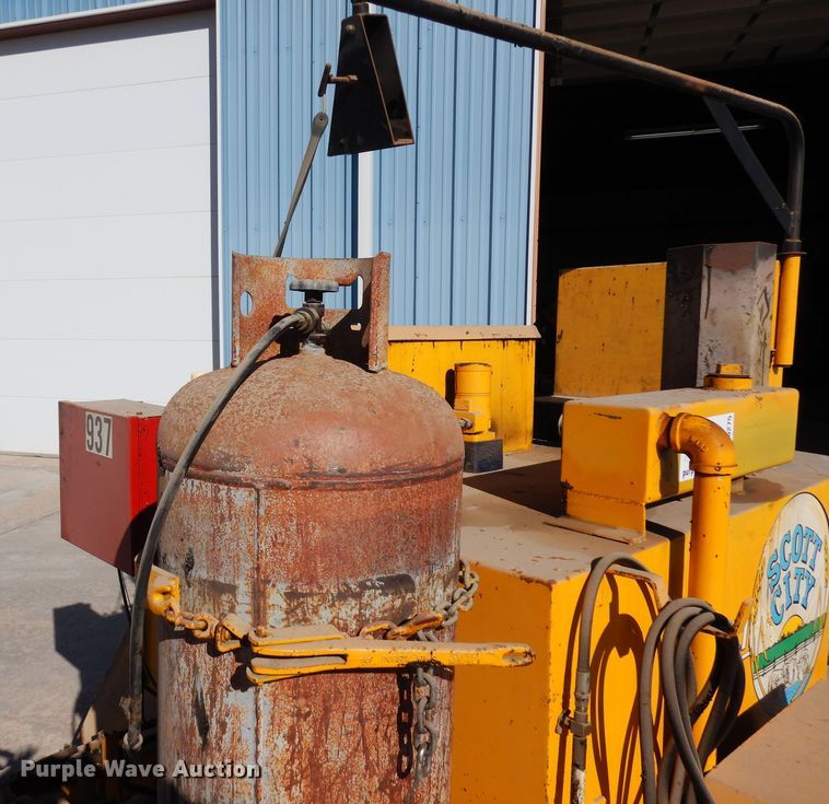 image for item DN6275 1989 Cimline 100  melter applicator