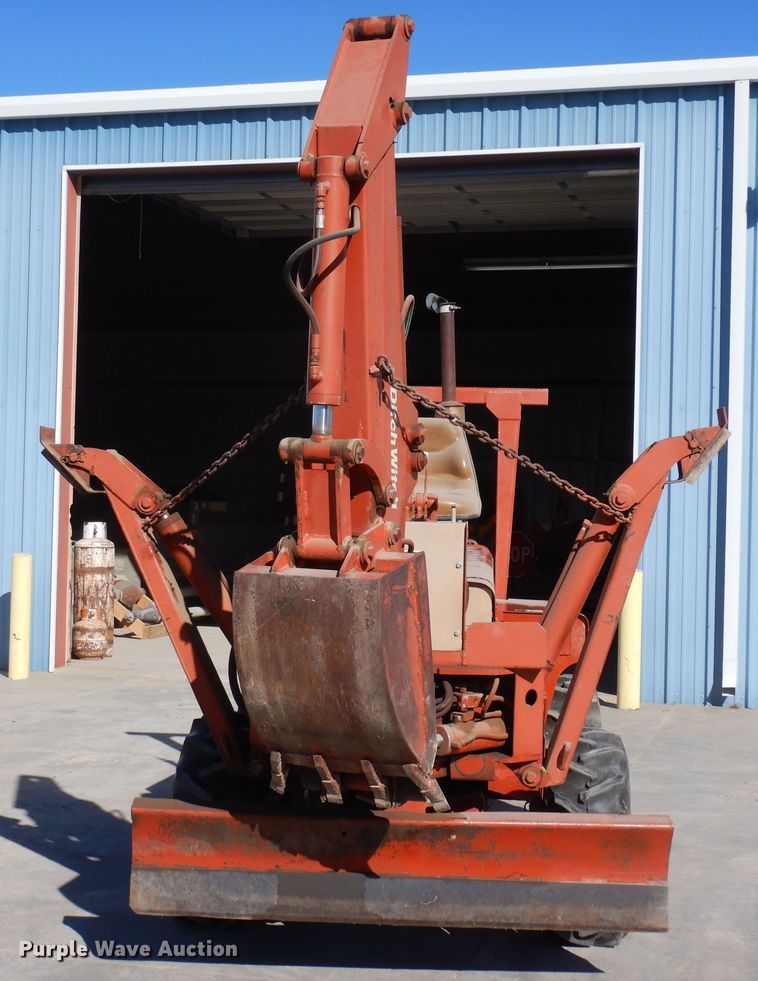 image for item DN6276 2000 Ditch Witch R40  trencher