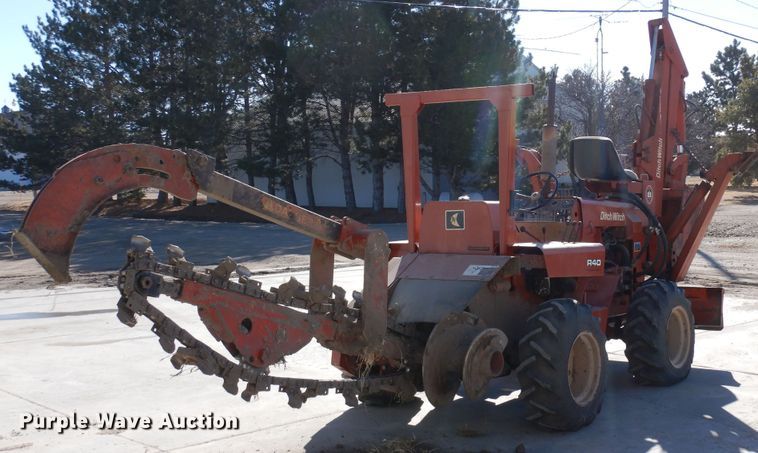 image for item DN6276 2000 Ditch Witch R40  trencher