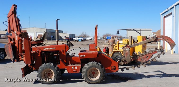 image for item DN6276 2000 Ditch Witch R40  trencher