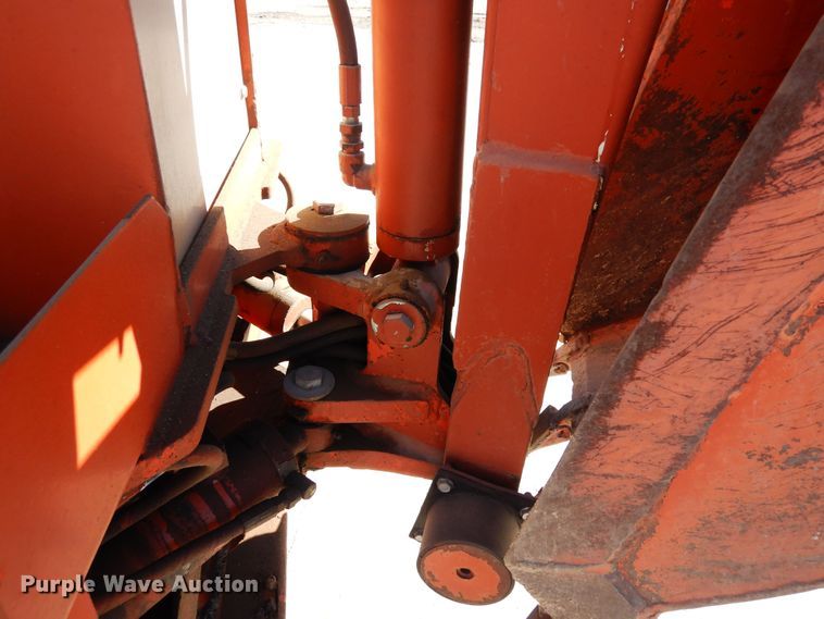 image for item DN6276 2000 Ditch Witch R40  trencher