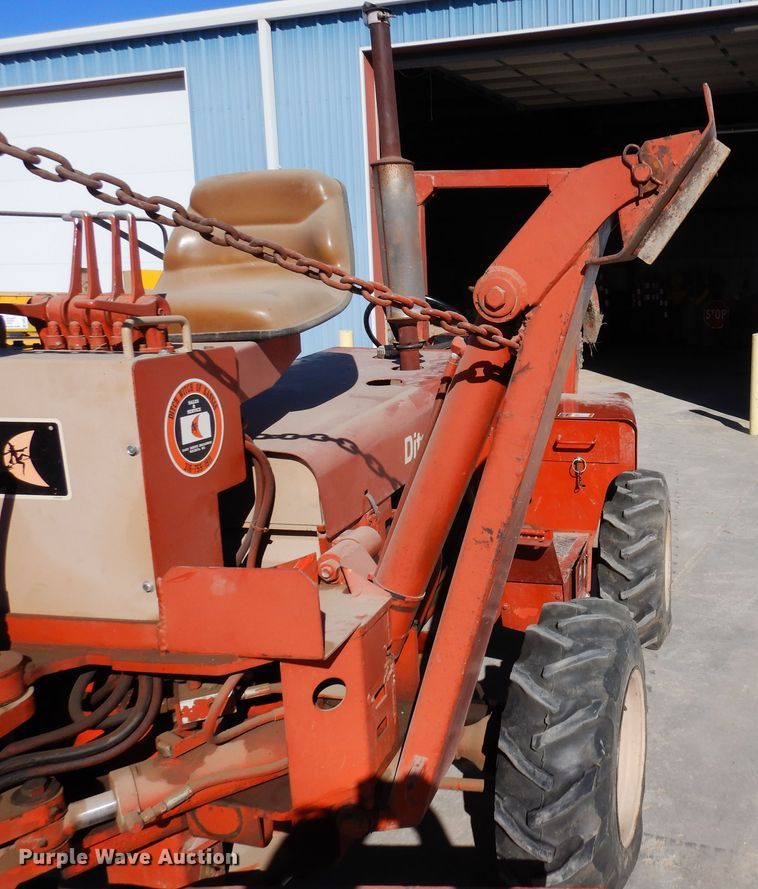 image for item DN6276 2000 Ditch Witch R40  trencher