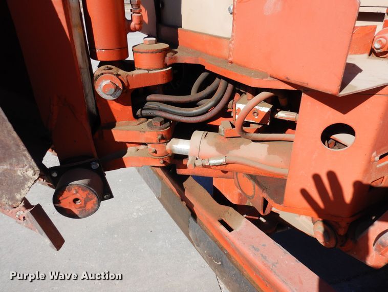 image for item DN6276 2000 Ditch Witch R40  trencher