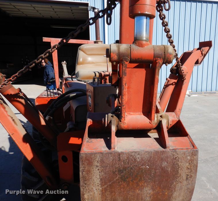 image for item DN6276 2000 Ditch Witch R40  trencher