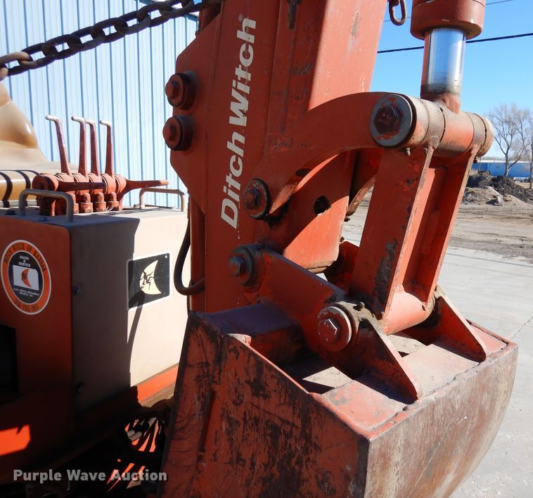 image for item DN6276 2000 Ditch Witch R40  trencher