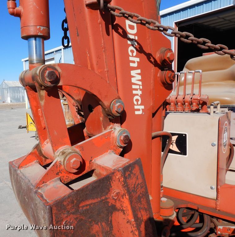 image for item DN6276 2000 Ditch Witch R40  trencher