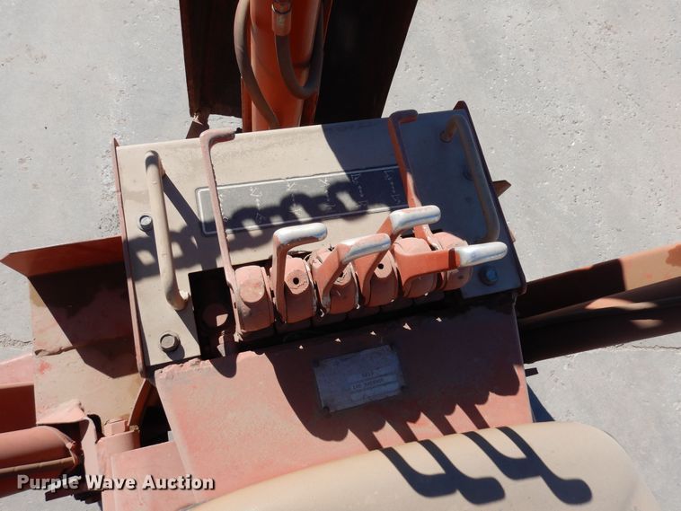 image for item DN6276 2000 Ditch Witch R40  trencher