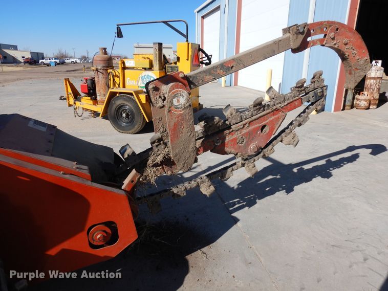 image for item DN6276 2000 Ditch Witch R40  trencher