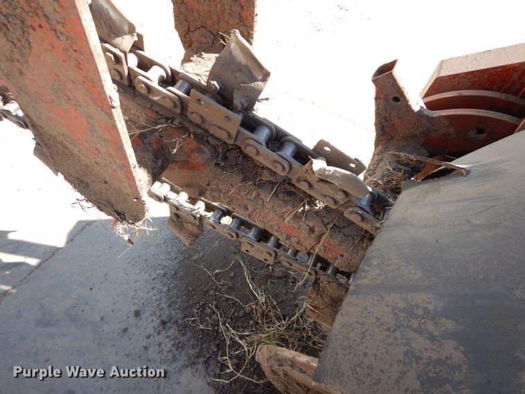 image for item DN6276 2000 Ditch Witch R40  trencher