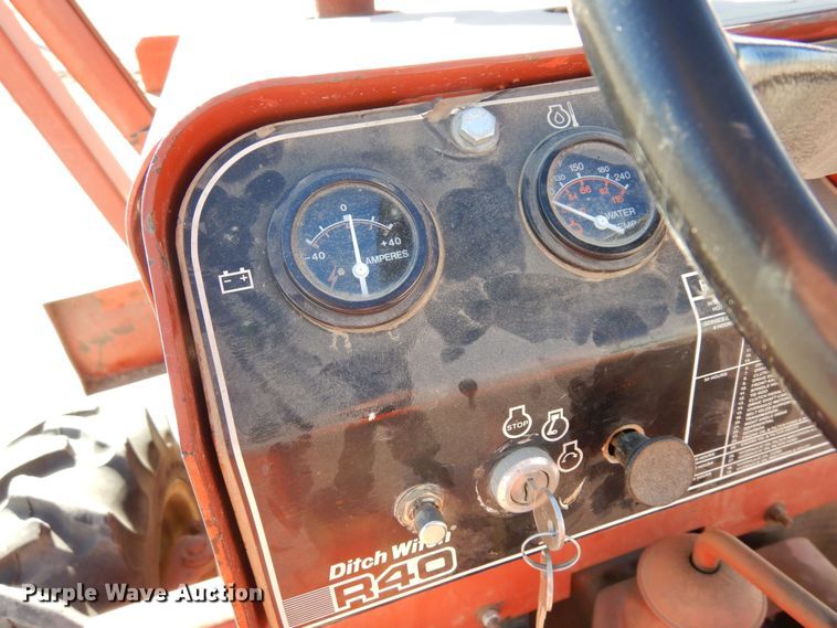 image for item DN6276 2000 Ditch Witch R40  trencher