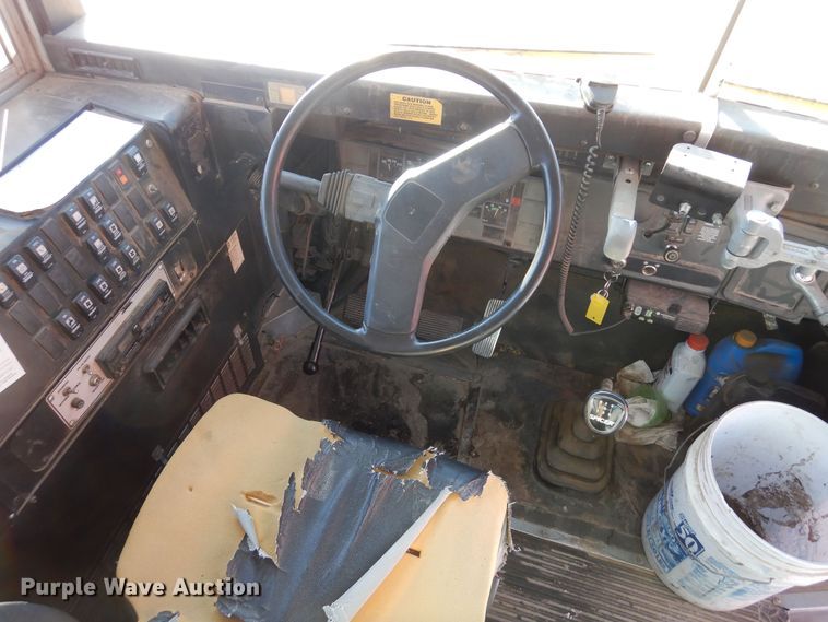 image for item DN6291 1997 International 3800  school bus