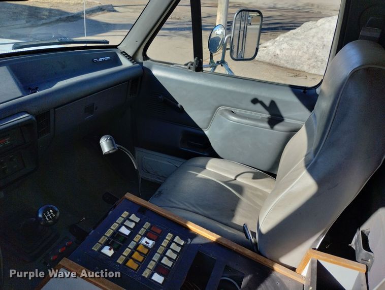 image for item DN6300 1989 Ford F450 Super Duty  rescue vehicle