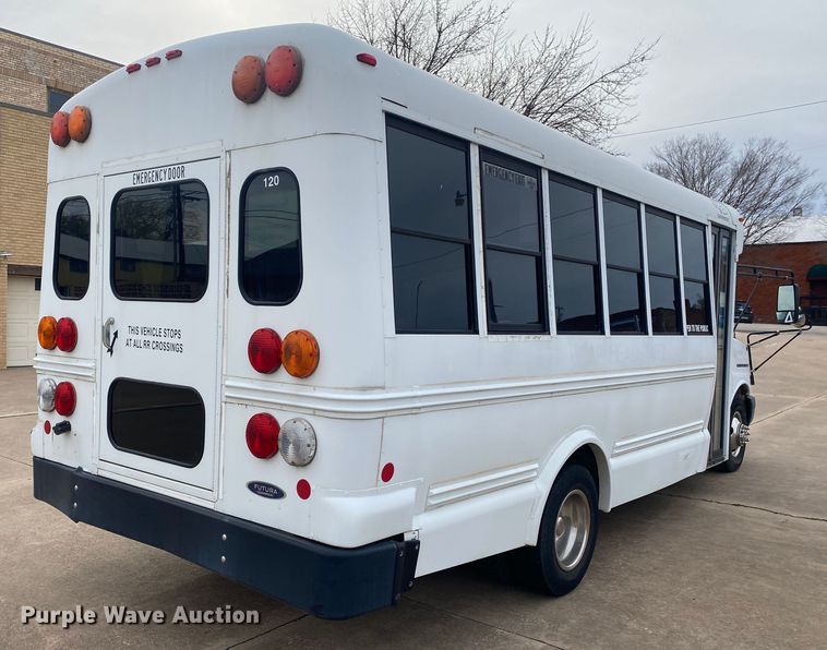 image for item DN8205 2005 Chevrolet Express  shuttle bus