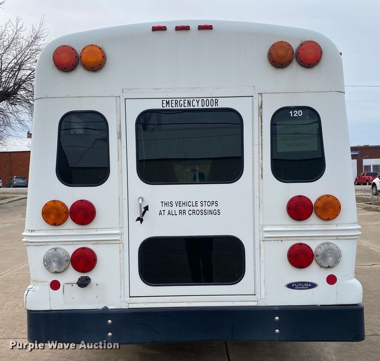 image for item DN8205 2005 Chevrolet Express  shuttle bus