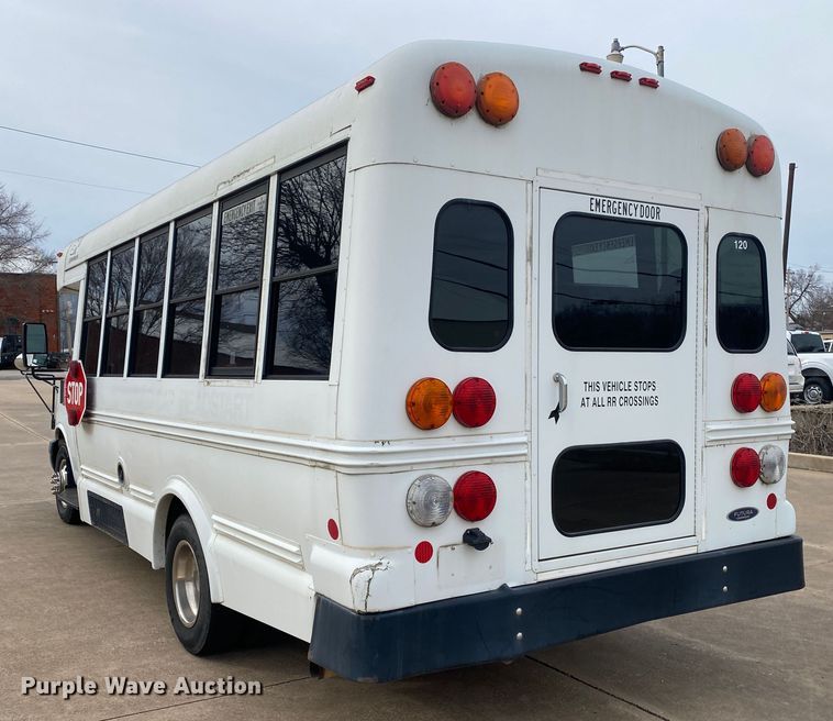 image for item DN8205 2005 Chevrolet Express  shuttle bus