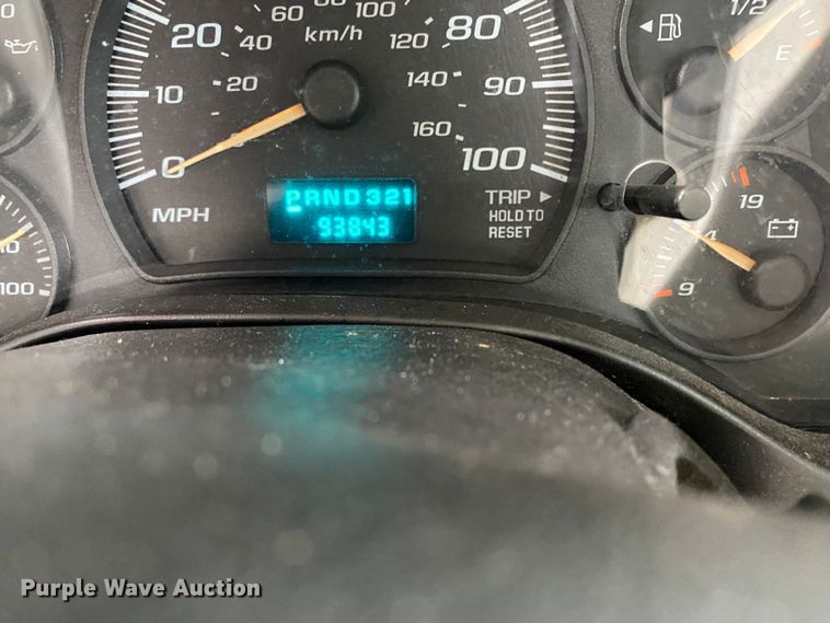 image for item DN8205 2005 Chevrolet Express  shuttle bus