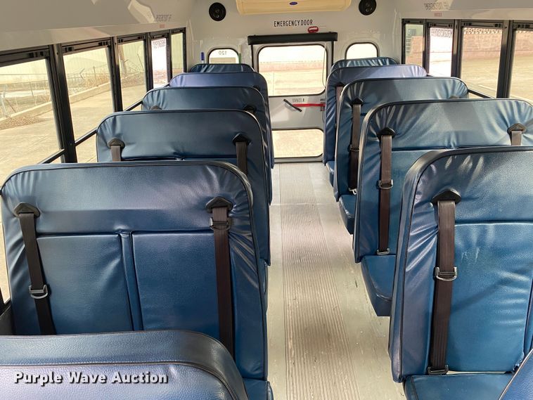 image for item DN8205 2005 Chevrolet Express  shuttle bus