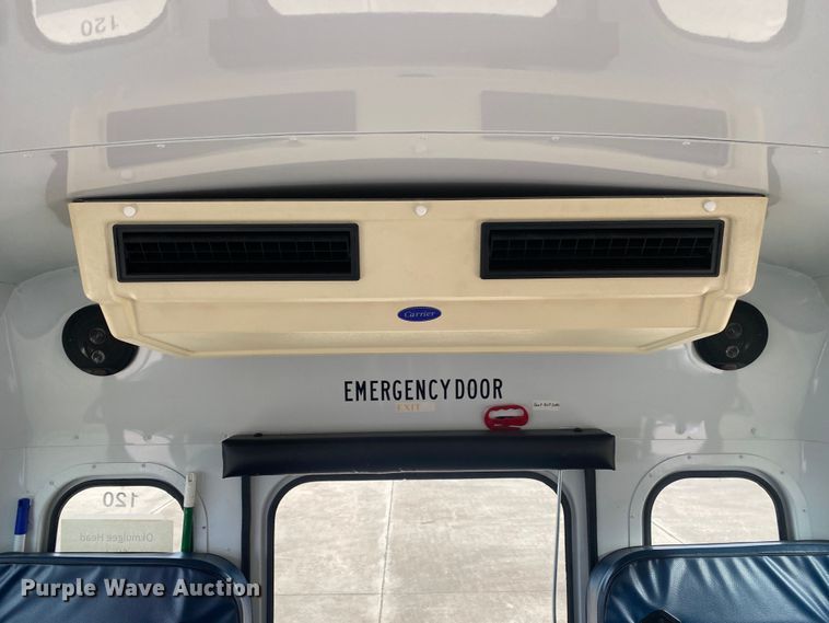 image for item DN8205 2005 Chevrolet Express  shuttle bus