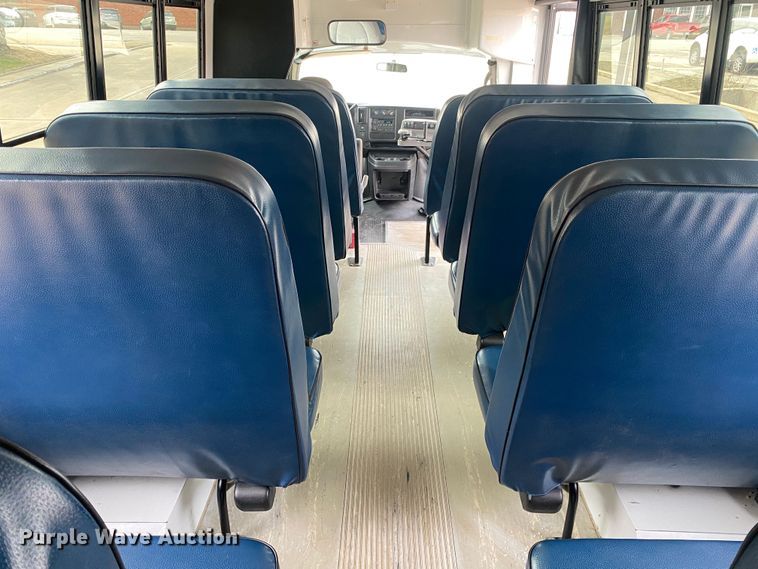 image for item DN8205 2005 Chevrolet Express  shuttle bus