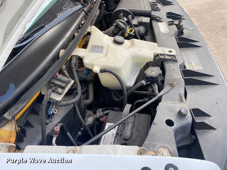 image for item DN8205 2005 Chevrolet Express  shuttle bus