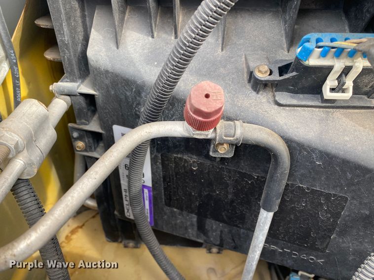 image for item DN8205 2005 Chevrolet Express  shuttle bus