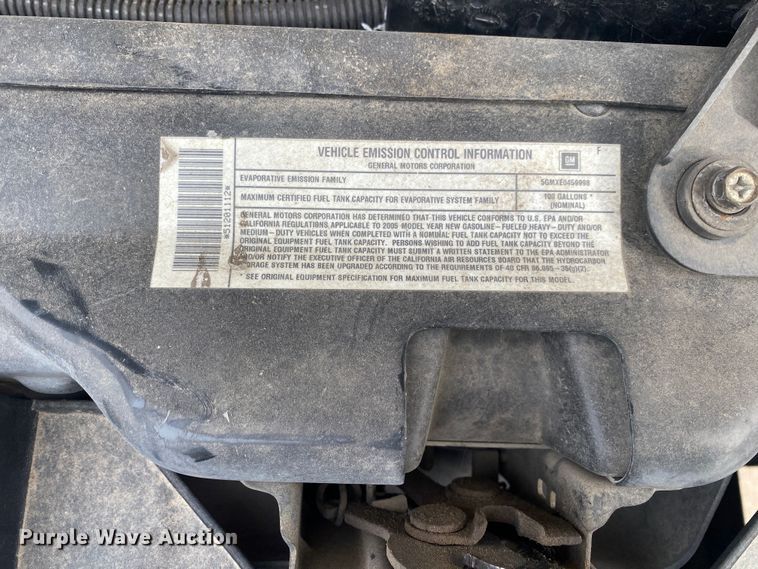 image for item DN8205 2005 Chevrolet Express  shuttle bus