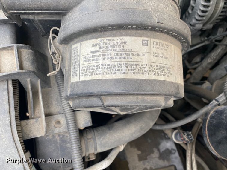 image for item DN8205 2005 Chevrolet Express  shuttle bus