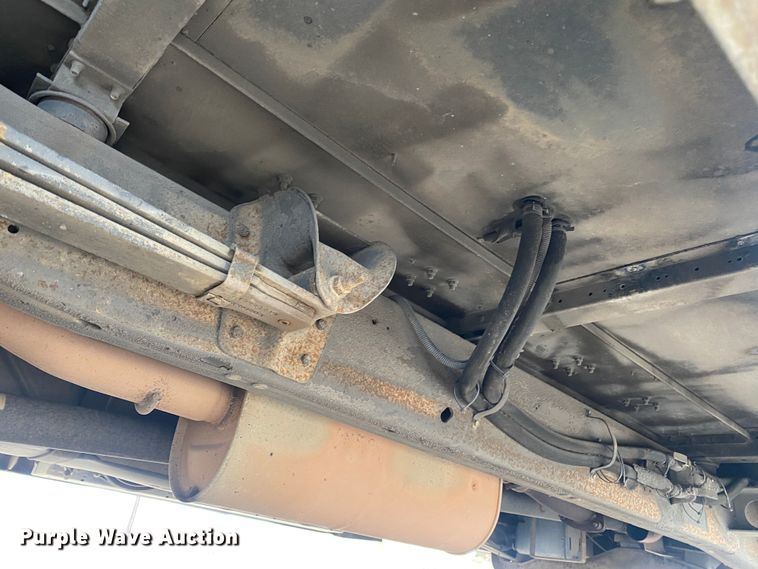 image for item DN8205 2005 Chevrolet Express  shuttle bus