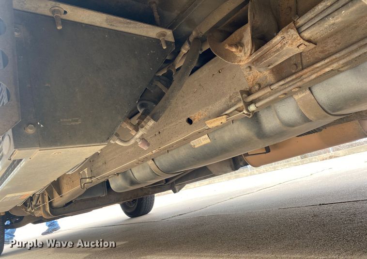 image for item DN8205 2005 Chevrolet Express  shuttle bus