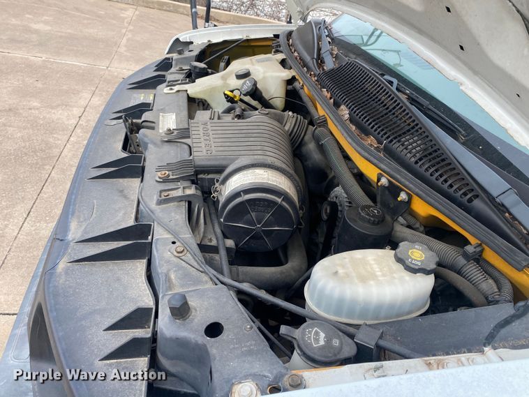 image for item DN8205 2005 Chevrolet Express  shuttle bus