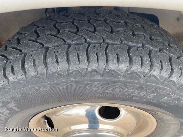 image for item DN8205 2005 Chevrolet Express  shuttle bus