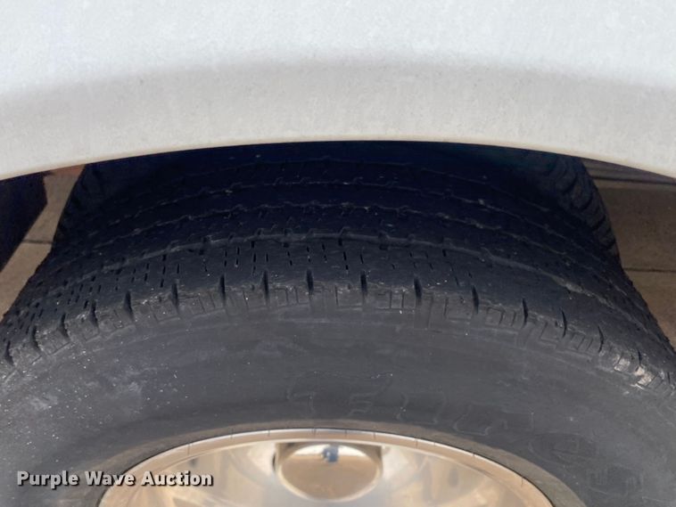 image for item DN8205 2005 Chevrolet Express  shuttle bus