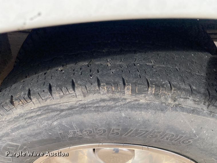 image for item DN8205 2005 Chevrolet Express  shuttle bus