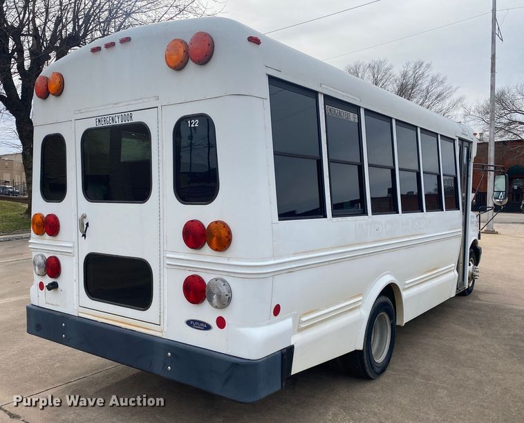 image for item DN8206 2005 Chevrolet Express  shuttle bus