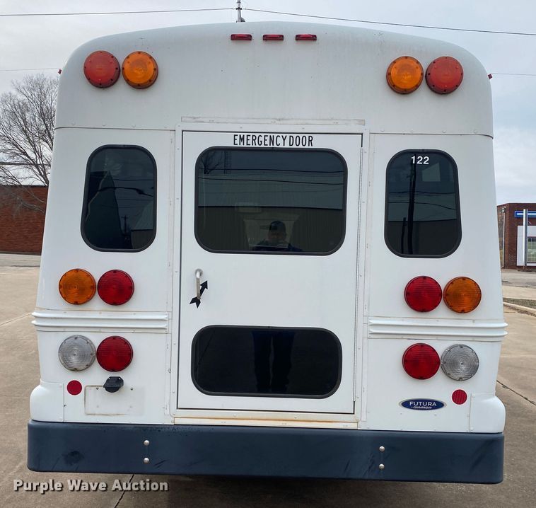 image for item DN8206 2005 Chevrolet Express  shuttle bus