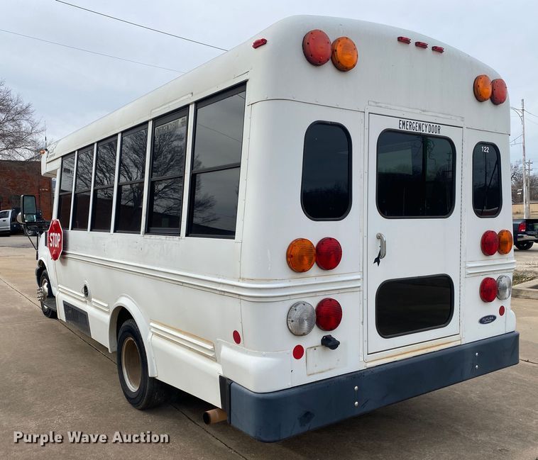 image for item DN8206 2005 Chevrolet Express  shuttle bus