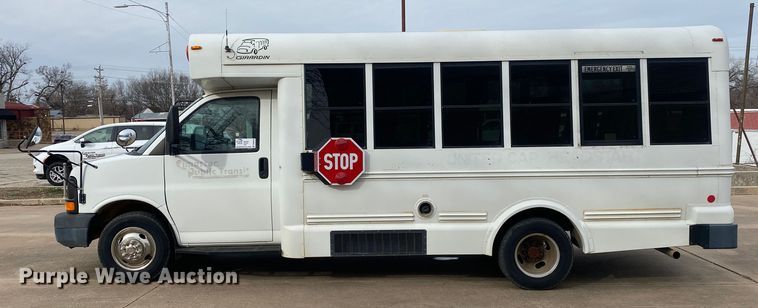 image for item DN8206 2005 Chevrolet Express  shuttle bus