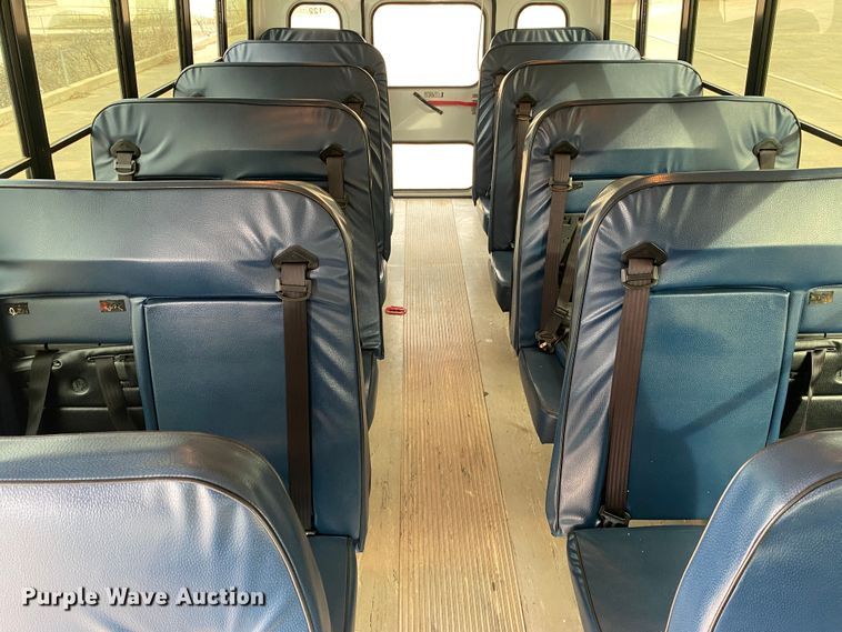 image for item DN8206 2005 Chevrolet Express  shuttle bus