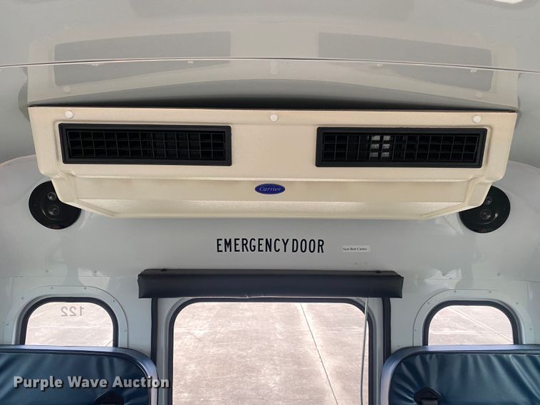 image for item DN8206 2005 Chevrolet Express  shuttle bus