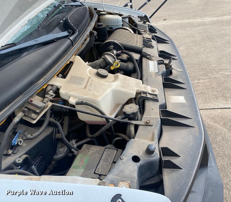 image for item DN8206 2005 Chevrolet Express  shuttle bus