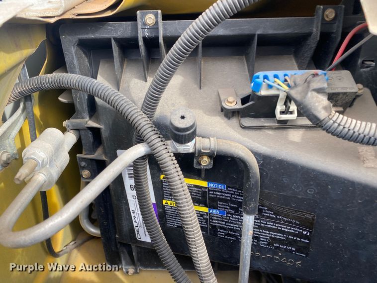 image for item DN8206 2005 Chevrolet Express  shuttle bus