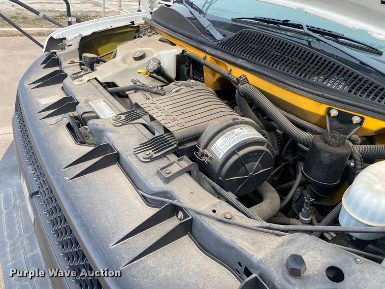 image for item DN8206 2005 Chevrolet Express  shuttle bus